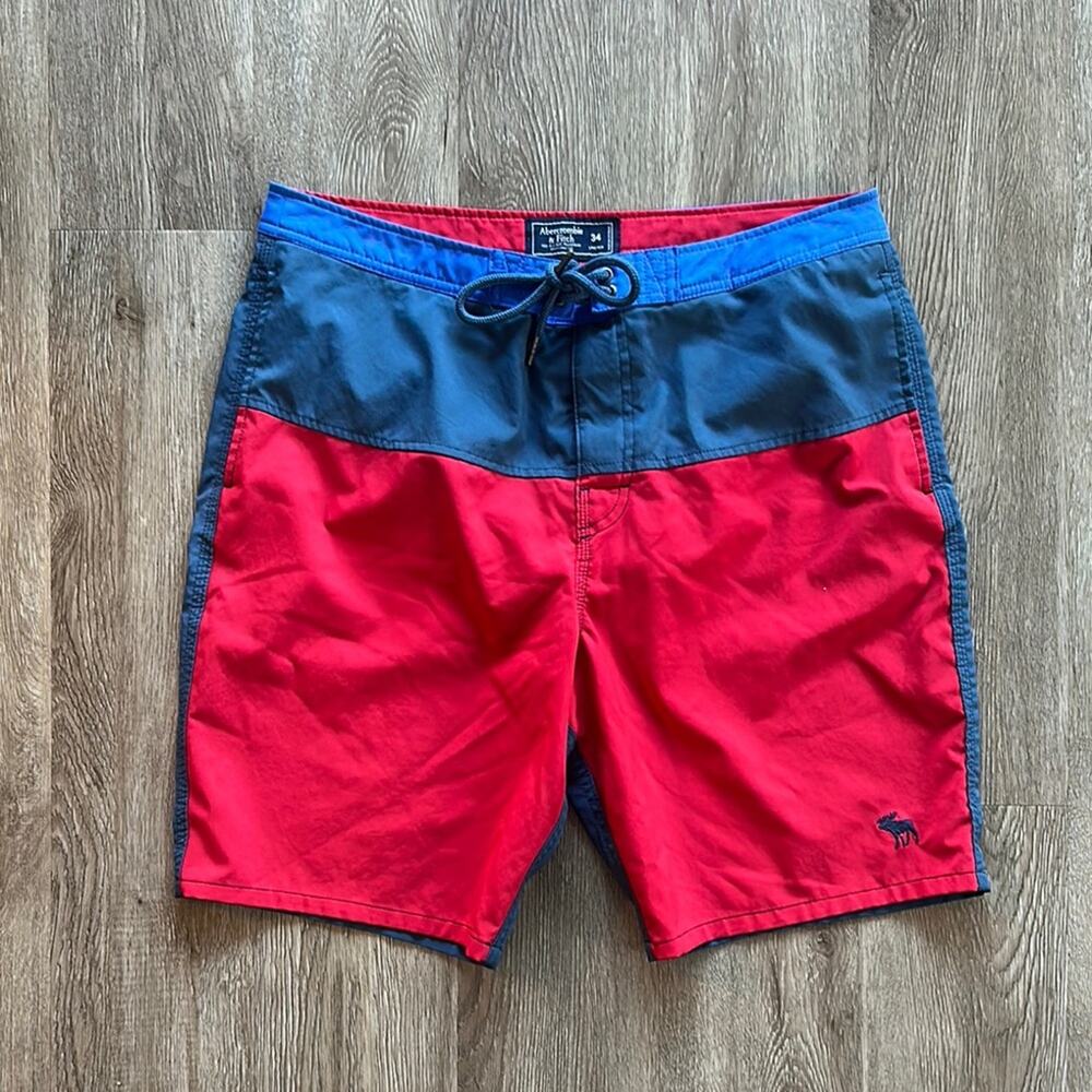 Abercrombie & Fitch Red and Blue Board Shorts Size 34